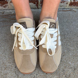 Back70 Asian Sneakers in Almond