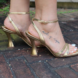 Junie in Gold