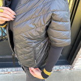 Anorak Quilted Chevron Short Sleeve Jacket in Black