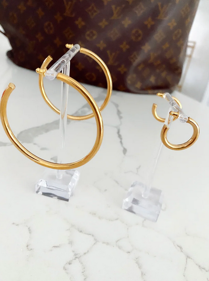 Chan Sutt Small Gold Hoops